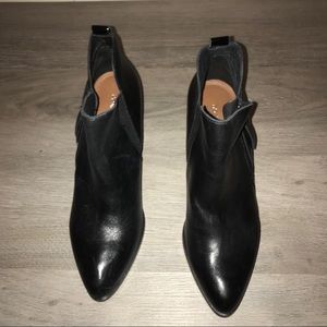 Donald Pliner black heeled pointed toe bootie